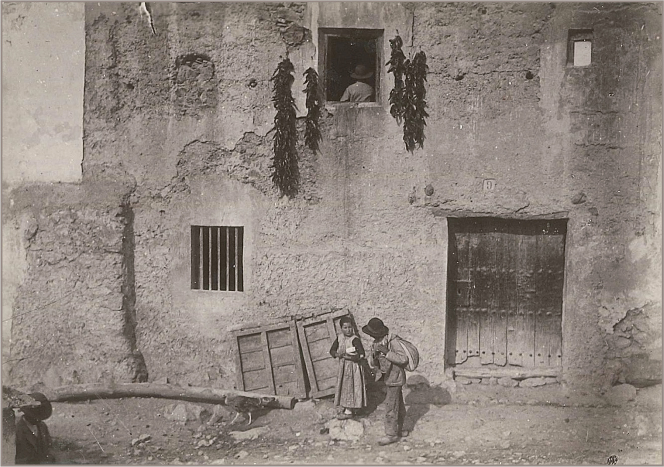 Escena social en una calle de Cástaras, 1898