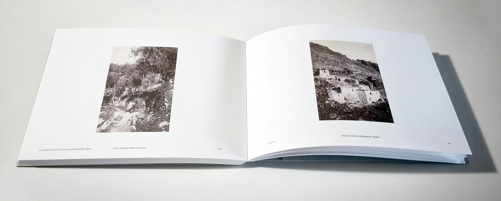 Doble página del libro dedicada a Cástaras